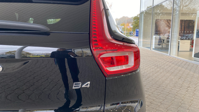 Volvo Xc40 2.0 B4P R DESIGN Pro 5dr Auto [7 speed] Petrol Estate